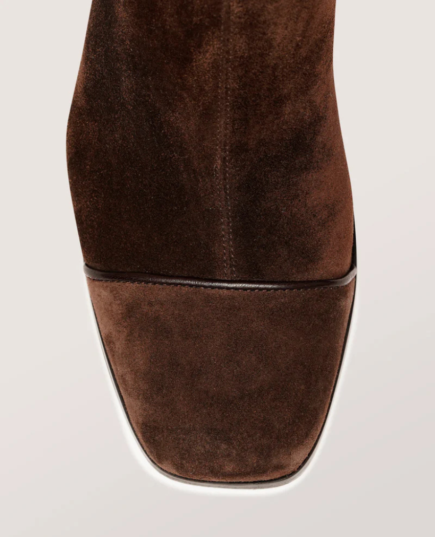 Square-toe heeled boots