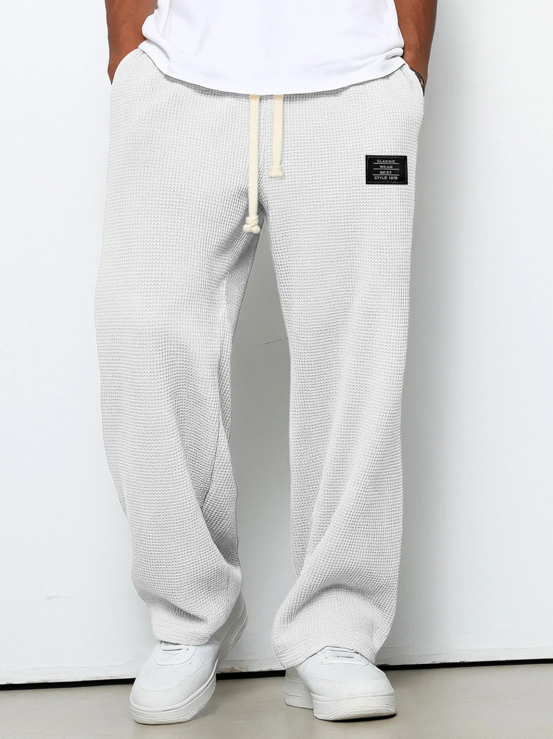 Wide-leg pants with adjustable belt