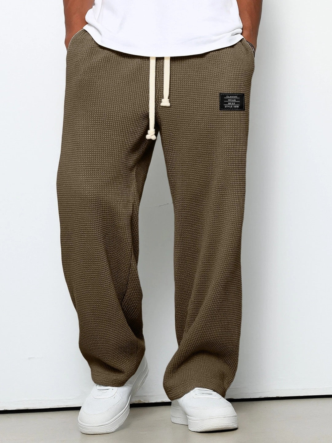 Wide-leg pants with adjustable belt