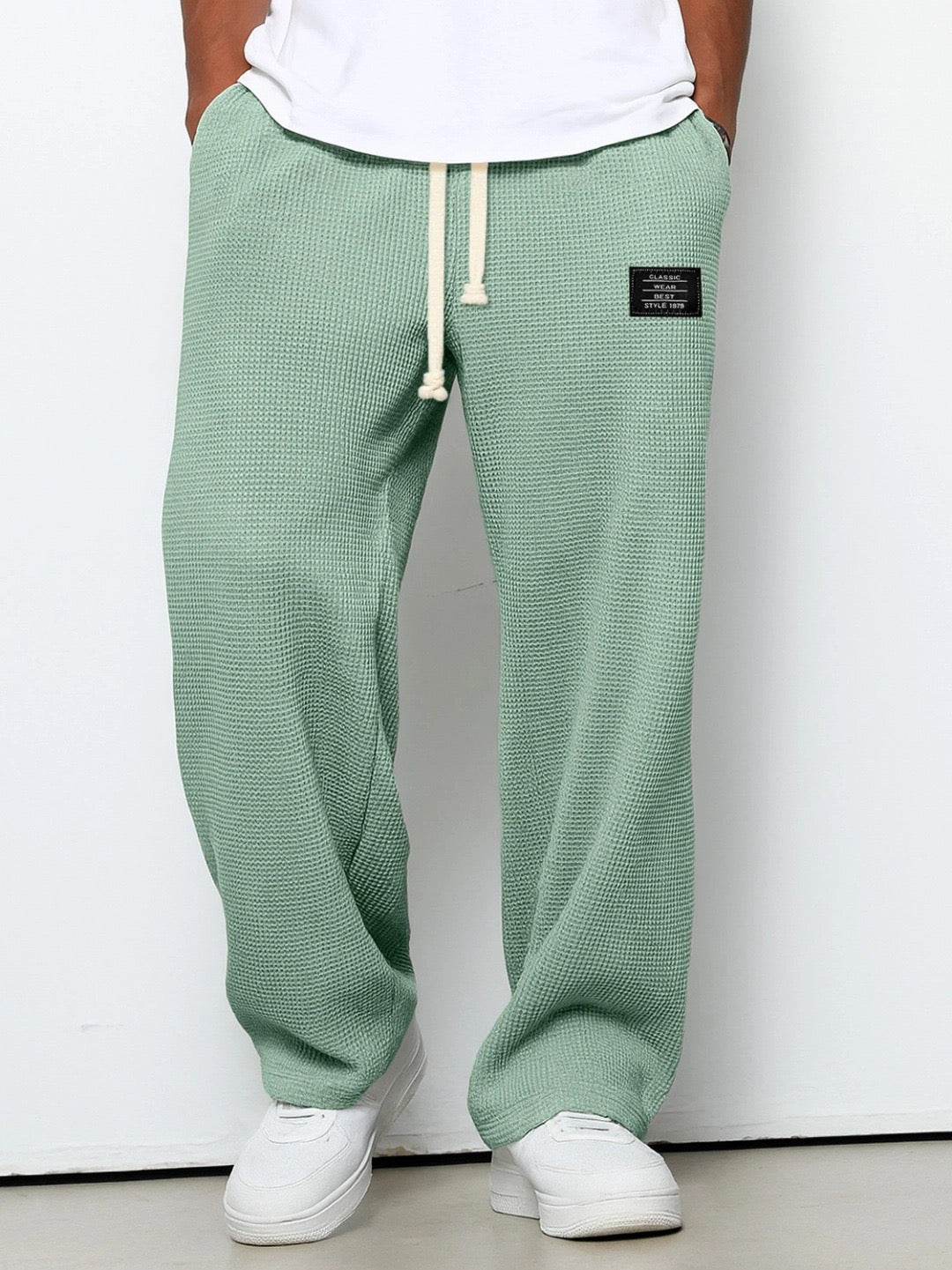 Wide-leg pants with adjustable belt
