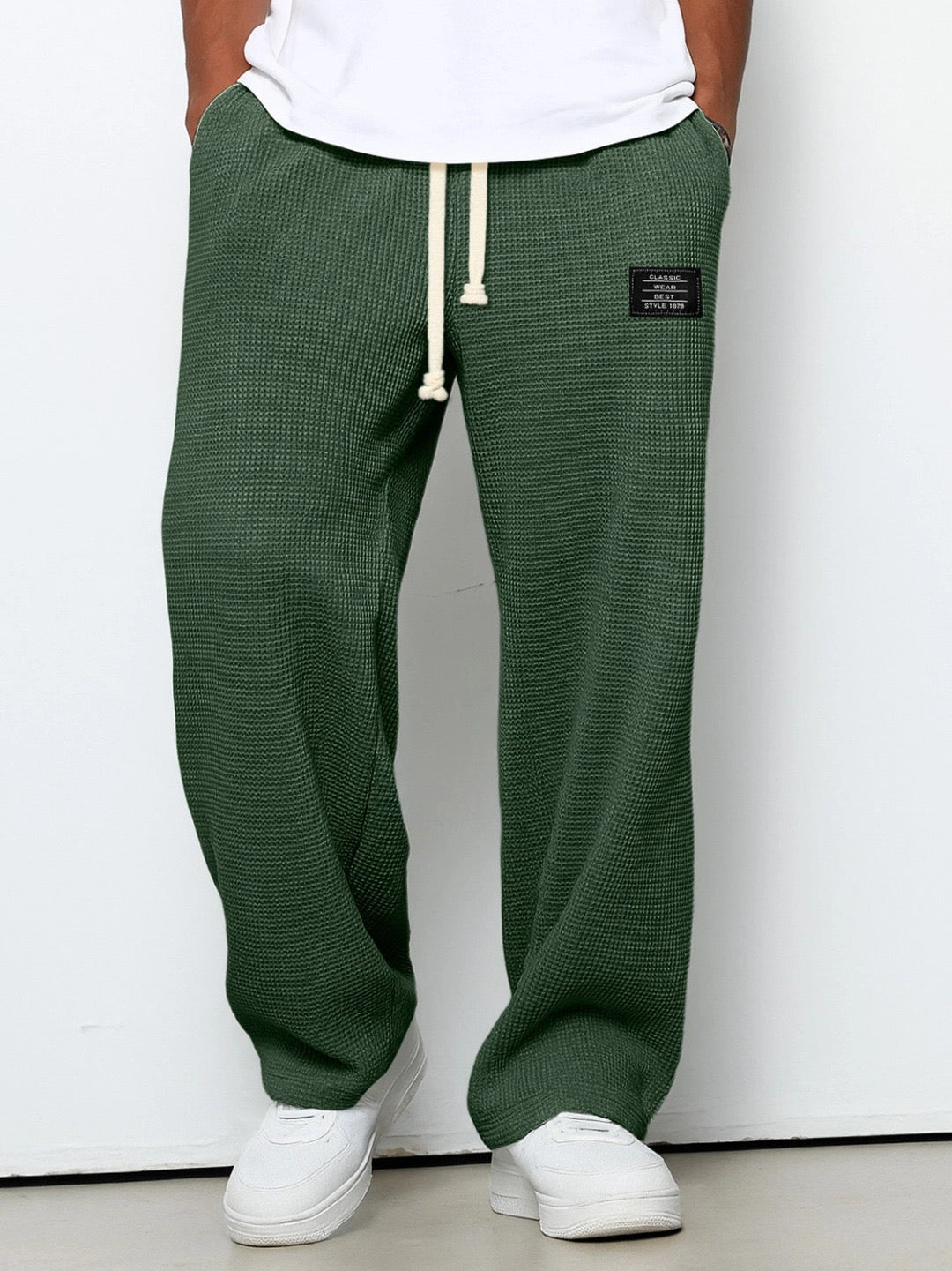 Wide-leg pants with adjustable belt