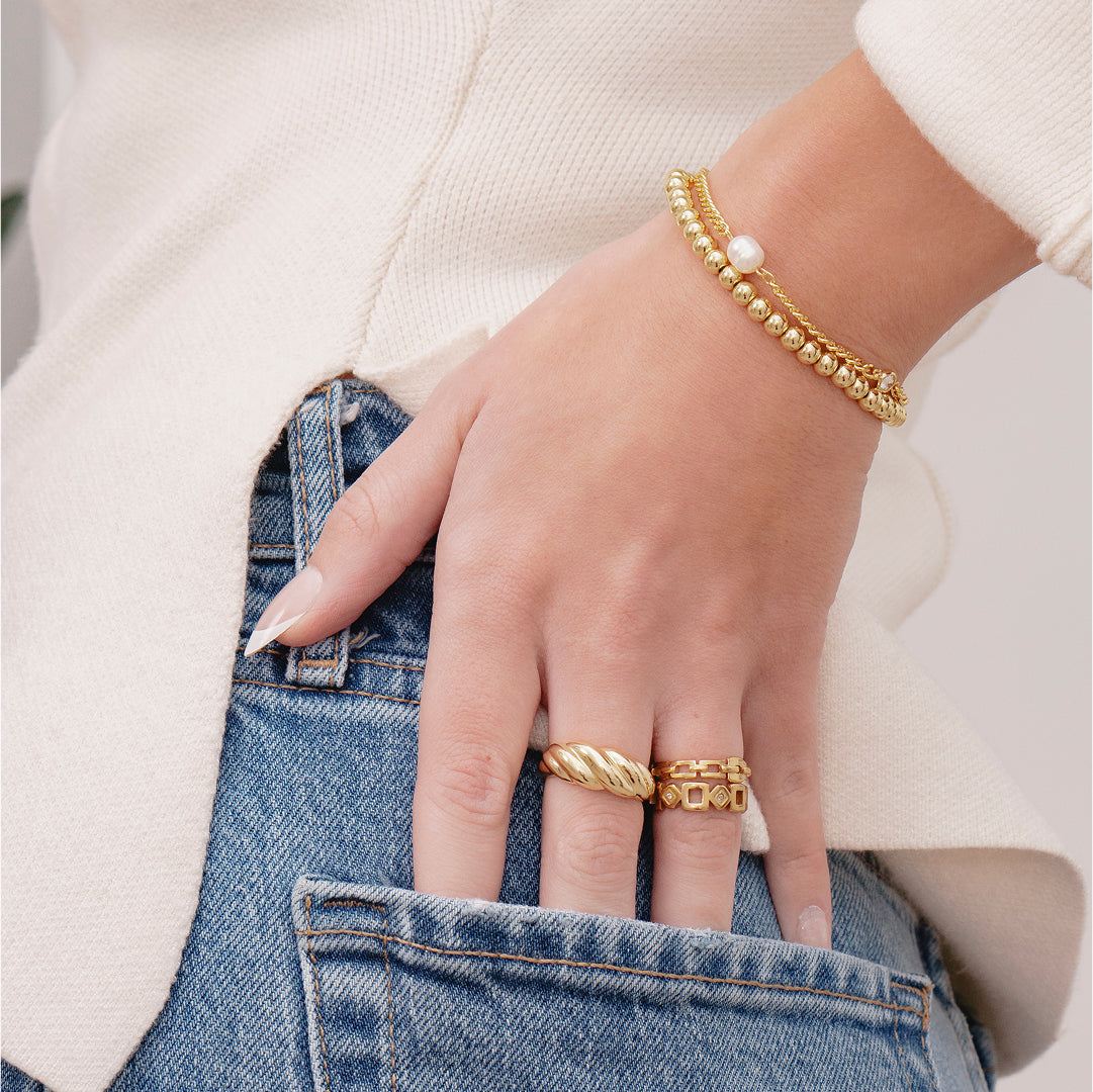 Bracelets with Discreet Elegance