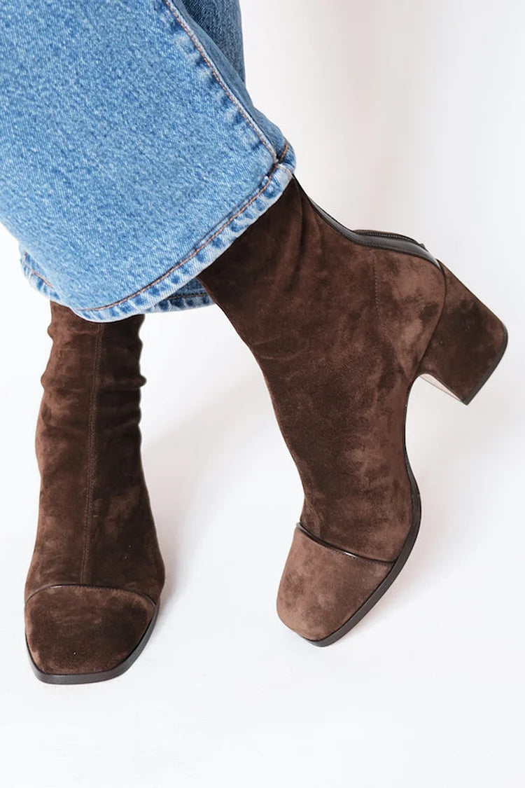 Square-toe heeled boots