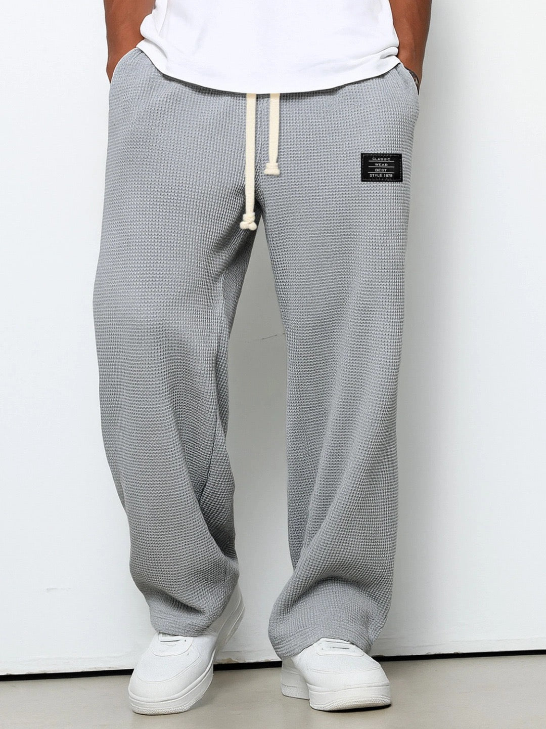 Wide-leg pants with adjustable belt