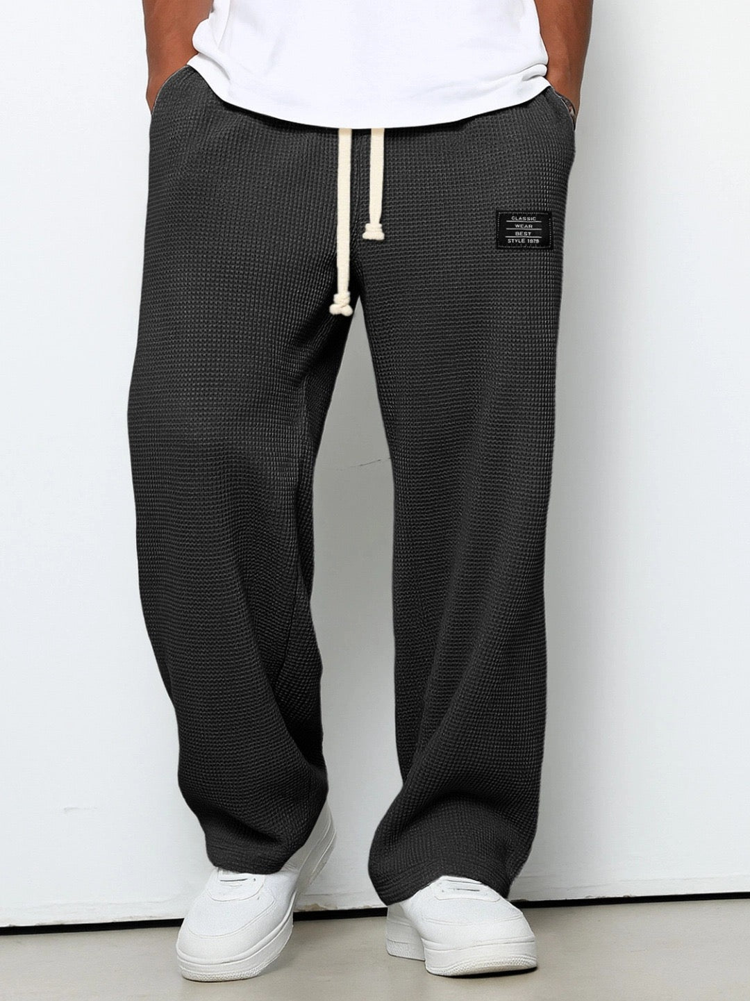 Wide-leg pants with adjustable belt