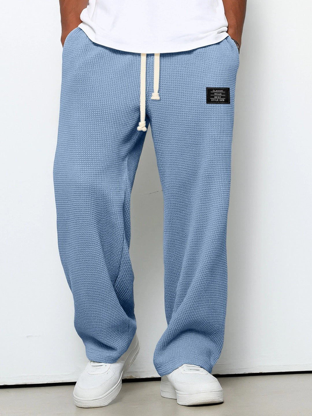 Wide-leg pants with adjustable belt